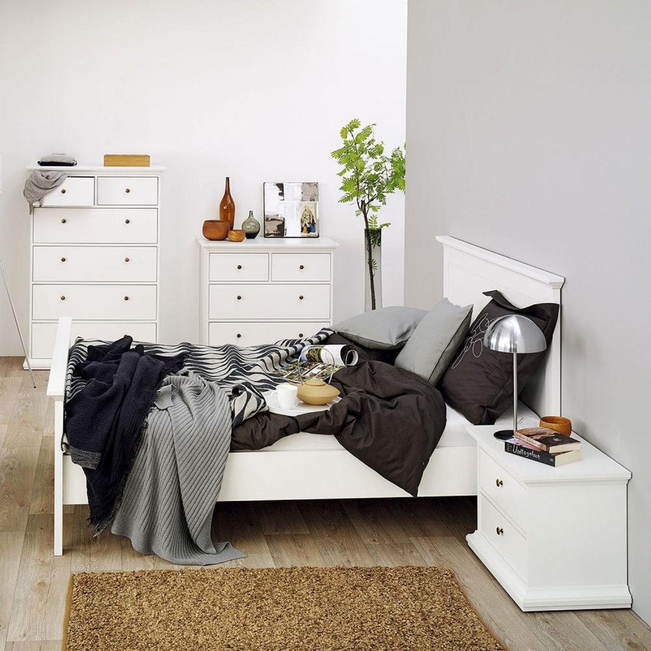 Modern White Chest of 4 Drawers