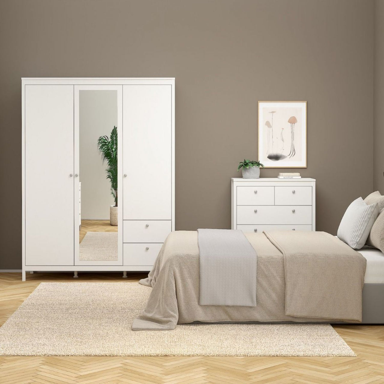 White 5 Drawer Chest With Round Metal Knobs