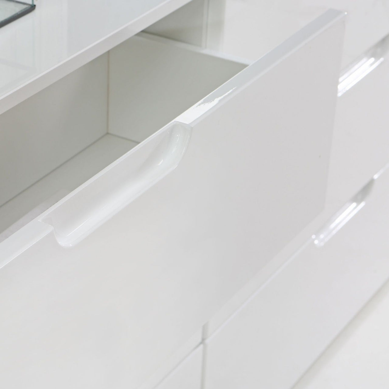 Wide Chest of 4 Drawers and 2 Doors in White White High Gloss