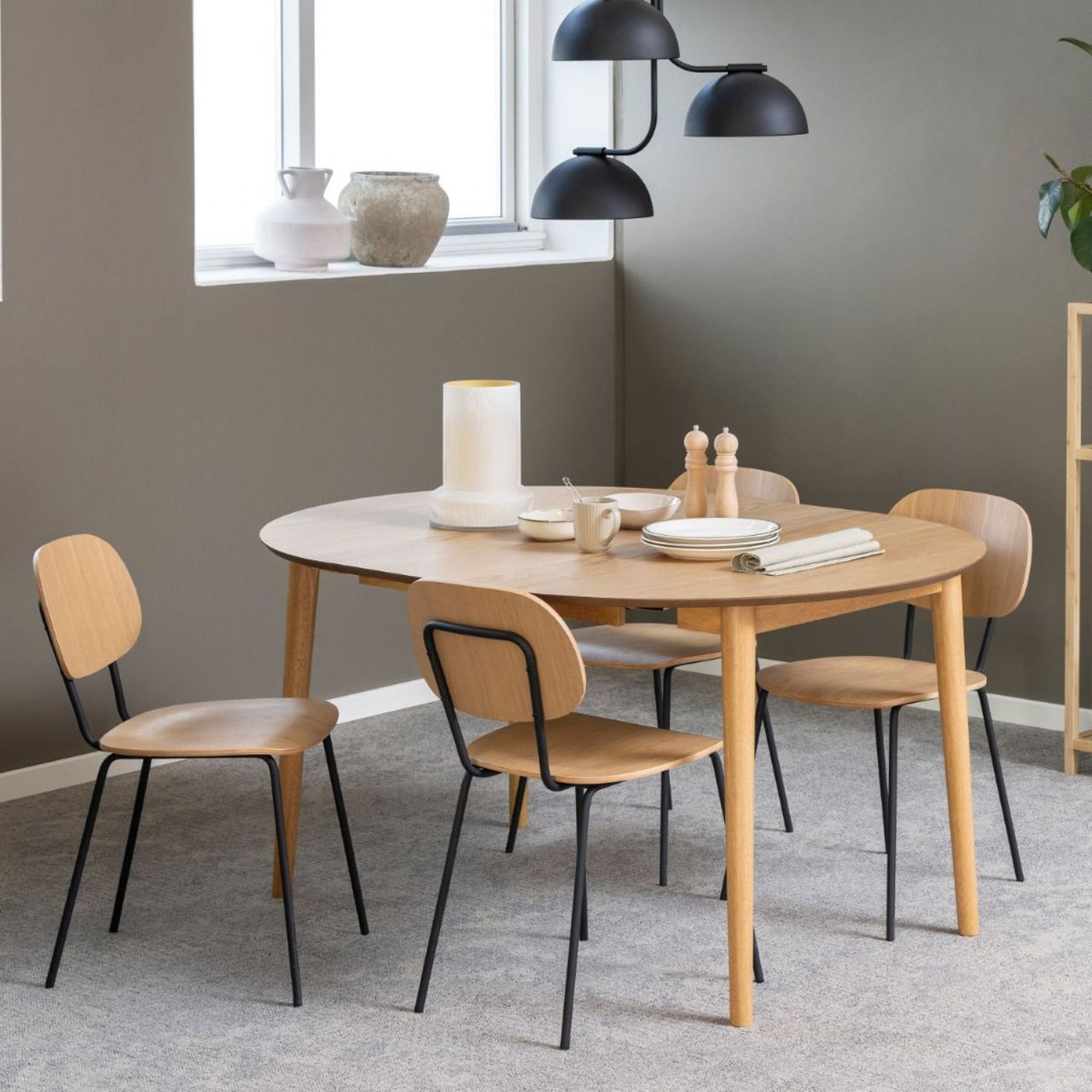 Montreux Round Dining Table in Oak