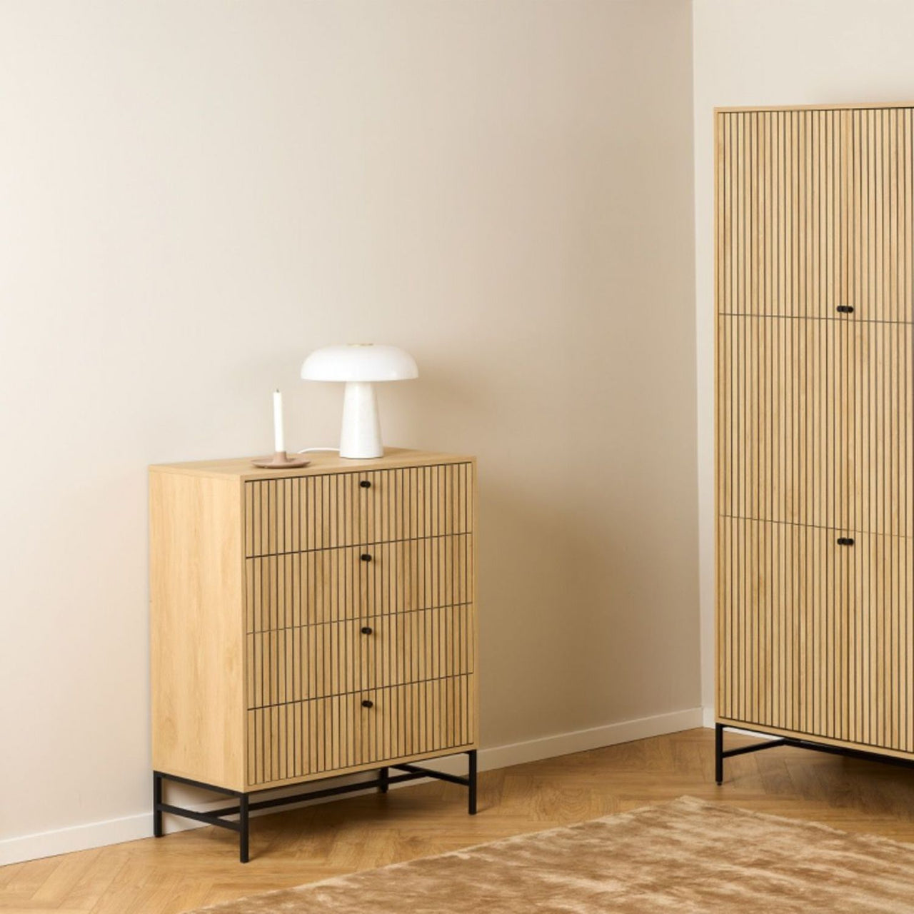 Albany Chest of 4 Drawers in Oak Black Legs