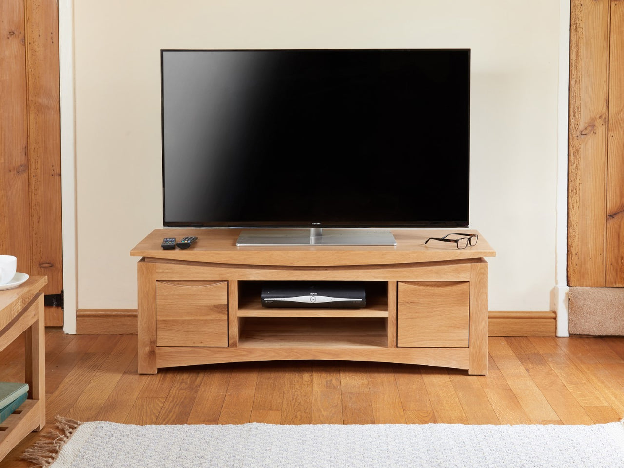 Light Solid Oak Widescreen TV Cabinet