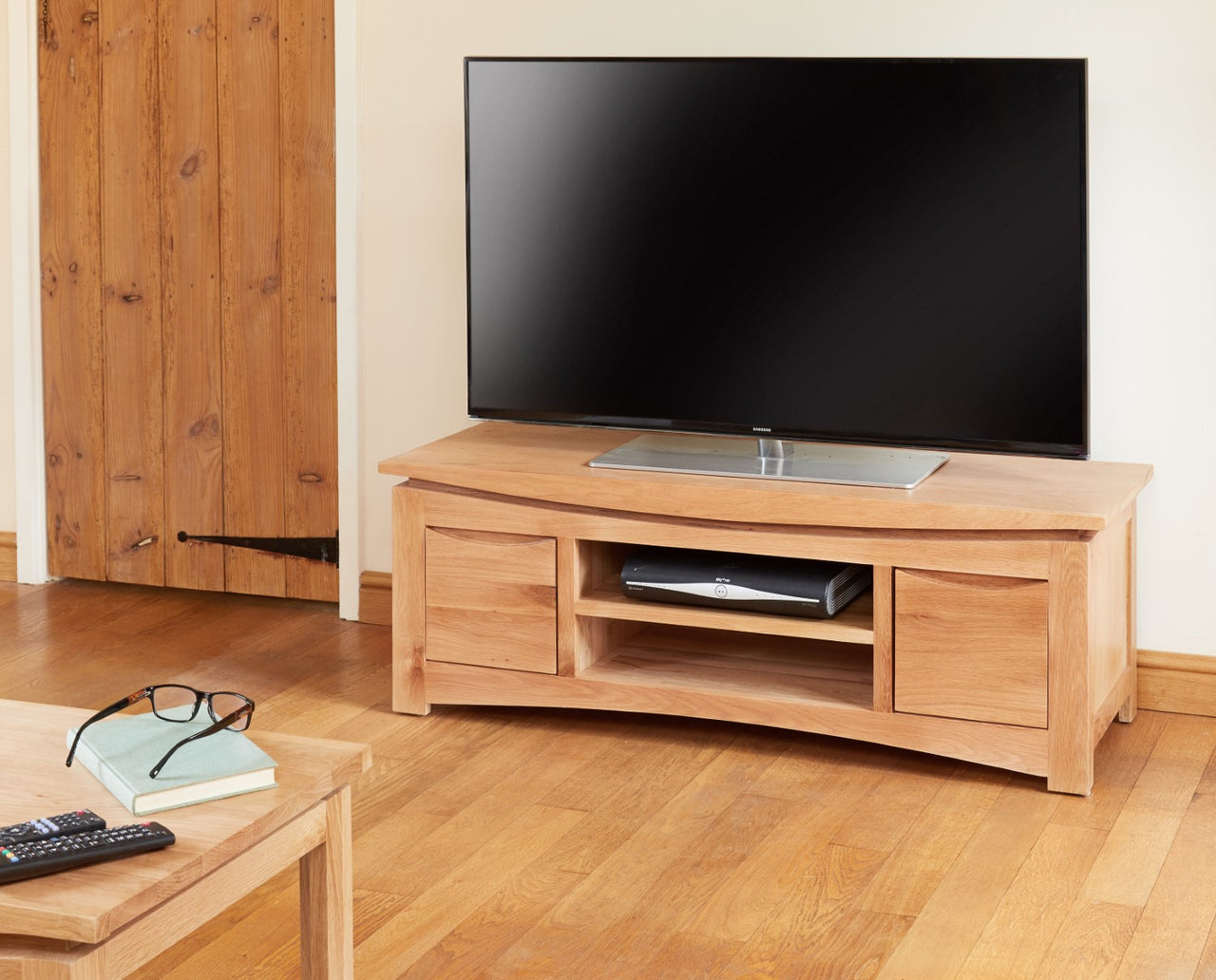 Light Solid Oak Widescreen TV Cabinet