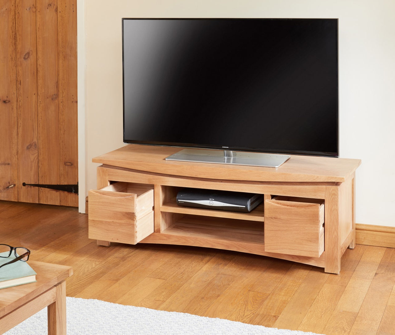 Light Solid Oak Widescreen TV Cabinet