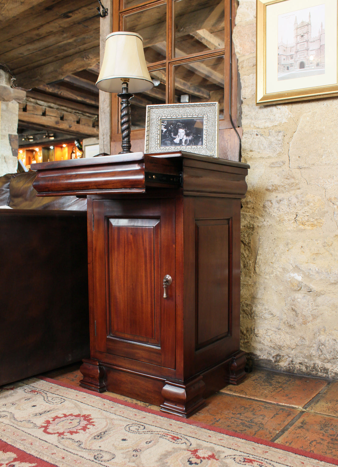 Mahogany Lamp Table Pot Cupboard Bedside Cabinet in Traditional Dark Wood Finish